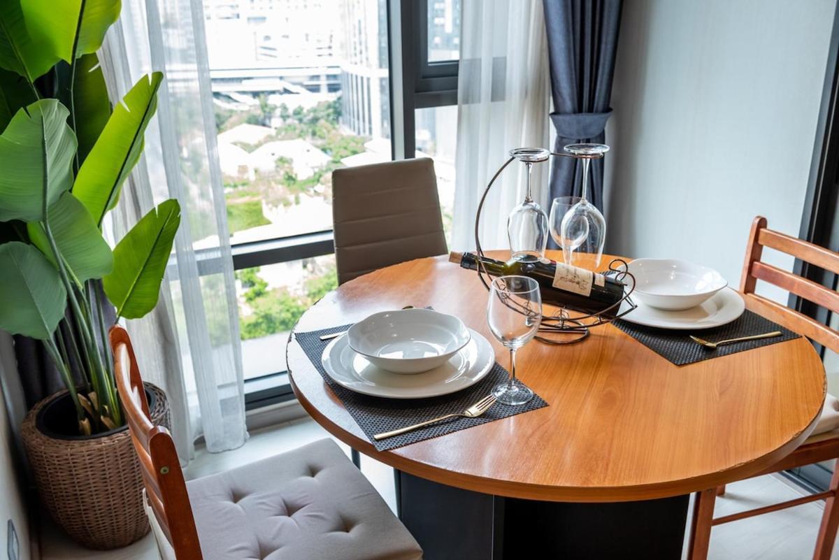 Apartment With Train Access - Luxurious & Cozy